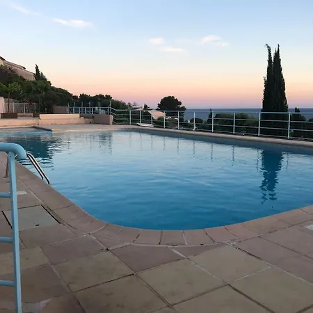 With Swimming Pool 500m From The Lejlighed